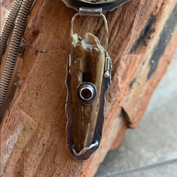 Jewelry: Pendant Necklace - Picture 4 of 5